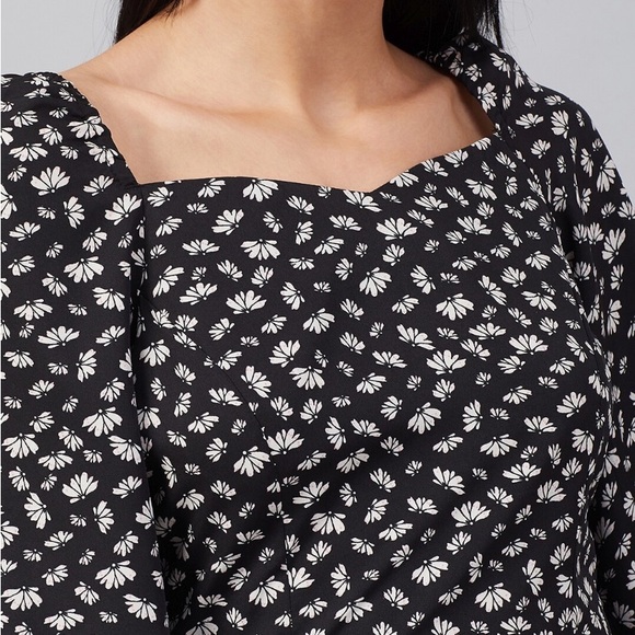 Rare Black floral crop top - Picture 2 of 5